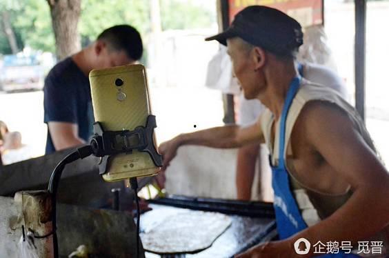 爆料网红大叔是谁啊视频,视频爆料背后的神秘人物  第2张